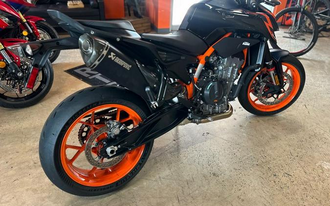 2023 KTM 890 Duke R