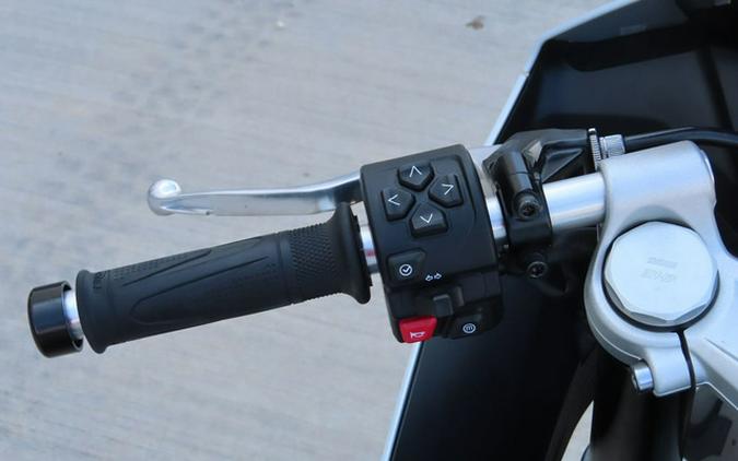 2025 Triumph Daytona 660 Snowdonia WhiteSapphire Black