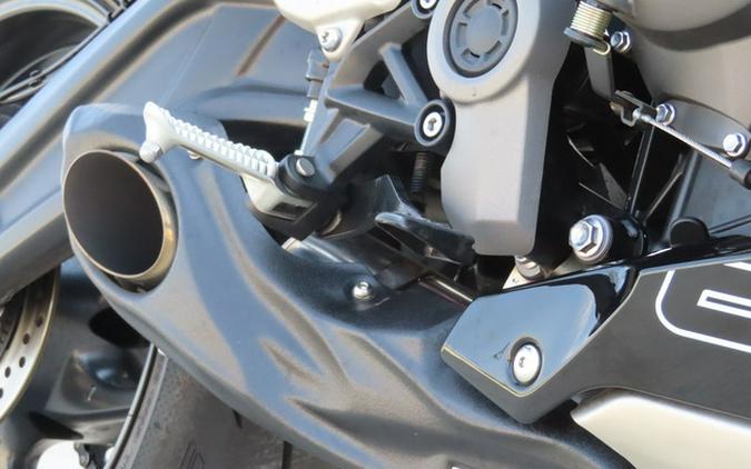 2025 Triumph Daytona 660 Snowdonia WhiteSapphire Black