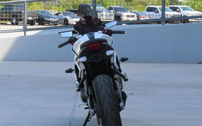 2025 Triumph Daytona 660 Snowdonia WhiteSapphire Black