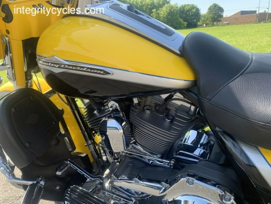 2012 Harley-Davidson® FLHTCUSE7 - CVO™ Ultra Classic® Electra Glide®