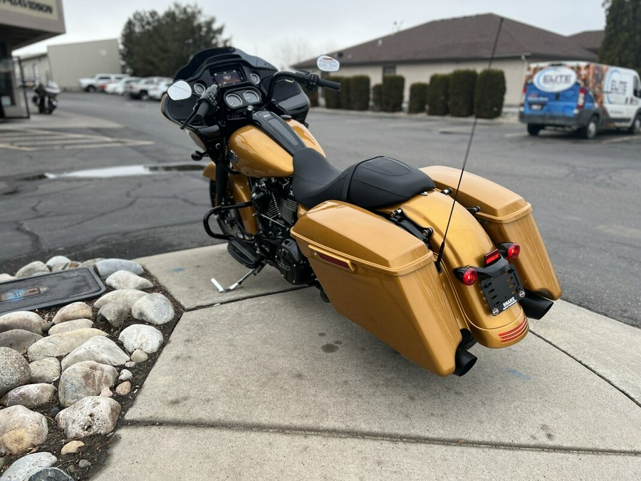 2023 Harley-Davidson Road Glide Special Prospect Gold – Black Finish