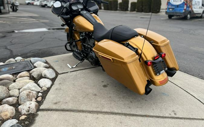 2023 Harley-Davidson Road Glide Special Prospect Gold – Black Finish