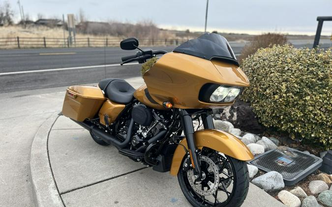 2023 Harley-Davidson Road Glide Special Prospect Gold – Black Finish