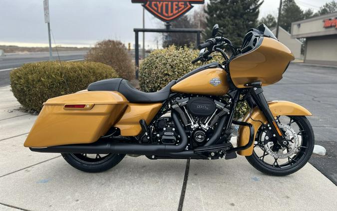 2023 Harley-Davidson Road Glide Special Prospect Gold – Black Finish