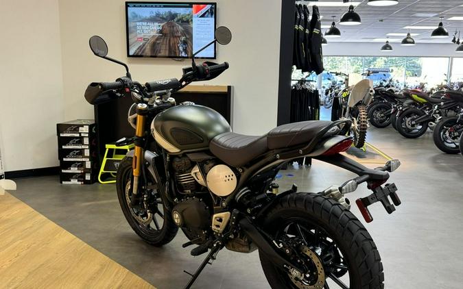 2024 Triumph Scrambler 400 X Matte Khaki Green / Fusion White