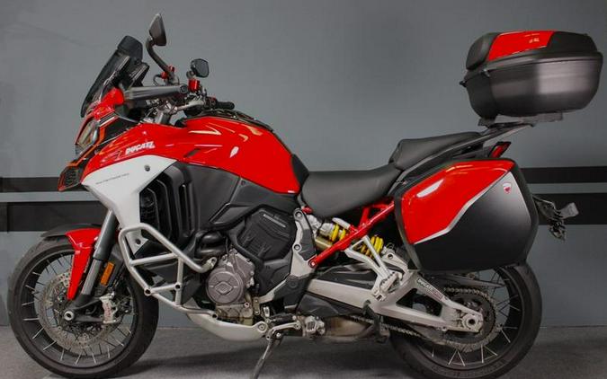 2022 Ducati Multistrada V4S Ducati Red / Spoked Wheels