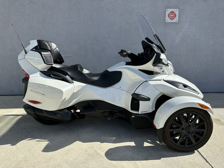 2018 Can-Am® Spyder® RT Limited Dark