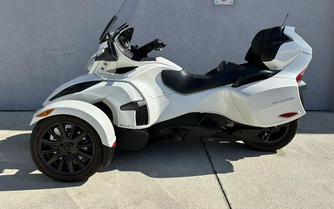 2018 Can-Am® Spyder® RT Limited Dark