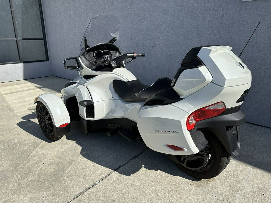 2018 Can-Am® Spyder® RT Limited Dark