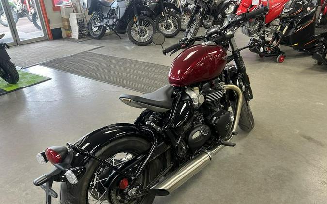 2022 Triumph Bonneville Bobber Cordovan Red