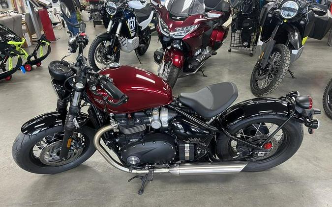 2022 Triumph Bonneville Bobber Cordovan Red