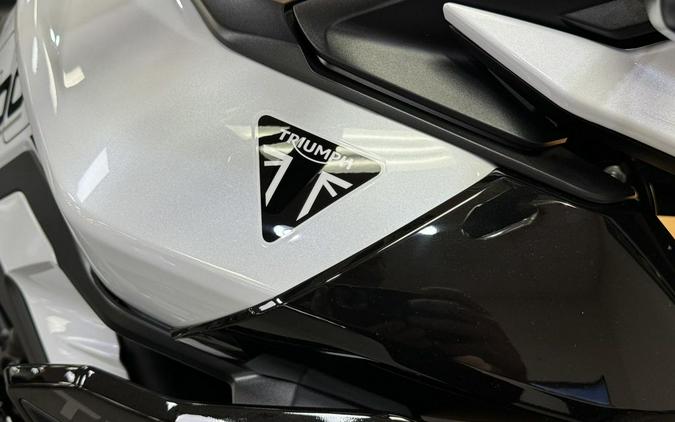 2024 Triumph Tiger 900 GT Snowdonia White / Sapphire Black