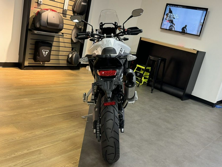 2024 Triumph Tiger 900 GT Snowdonia White / Sapphire Black