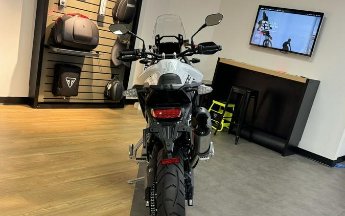 2024 Triumph Tiger 900 GT Snowdonia White / Sapphire Black