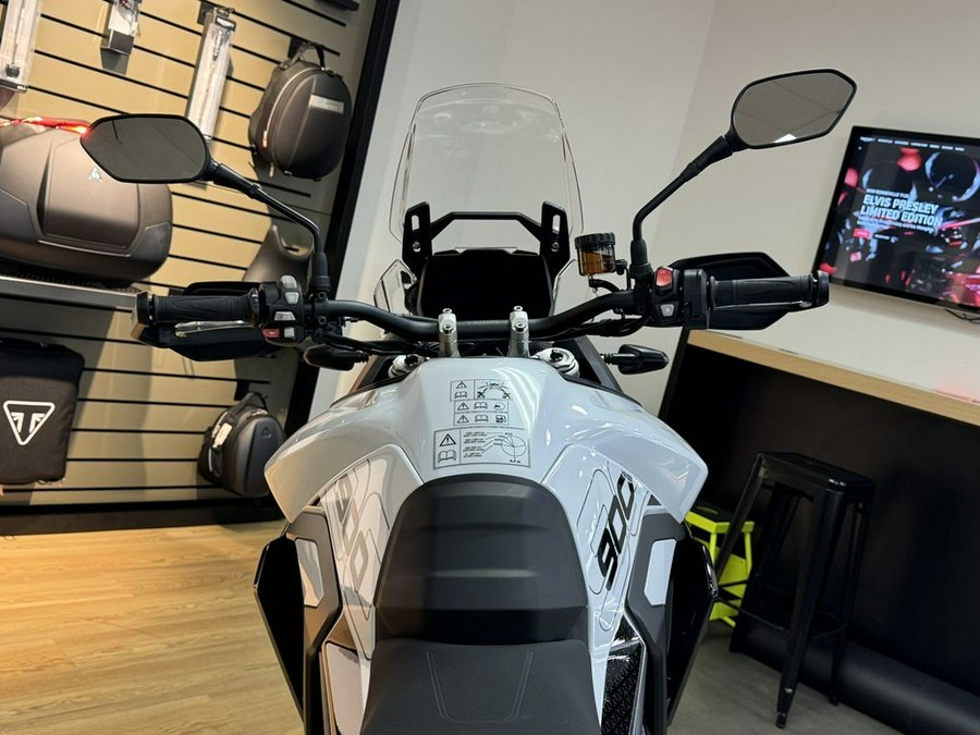 2024 Triumph Tiger 900 GT Snowdonia White / Sapphire Black