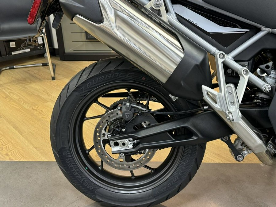 2024 Triumph Tiger 900 GT Snowdonia White / Sapphire Black