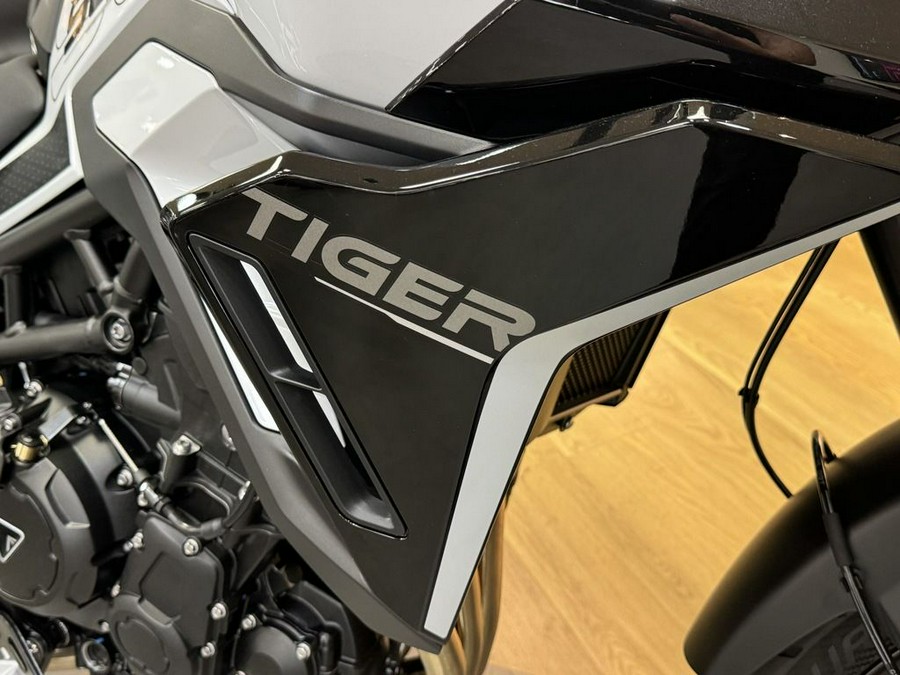 2024 Triumph Tiger 900 GT Snowdonia White / Sapphire Black