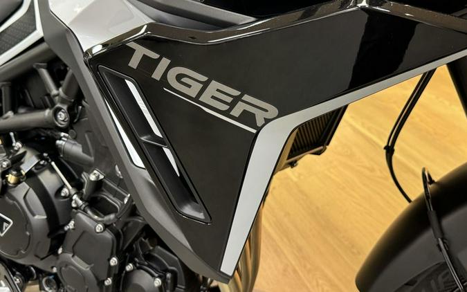 2024 Triumph Tiger 900 GT Snowdonia White / Sapphire Black