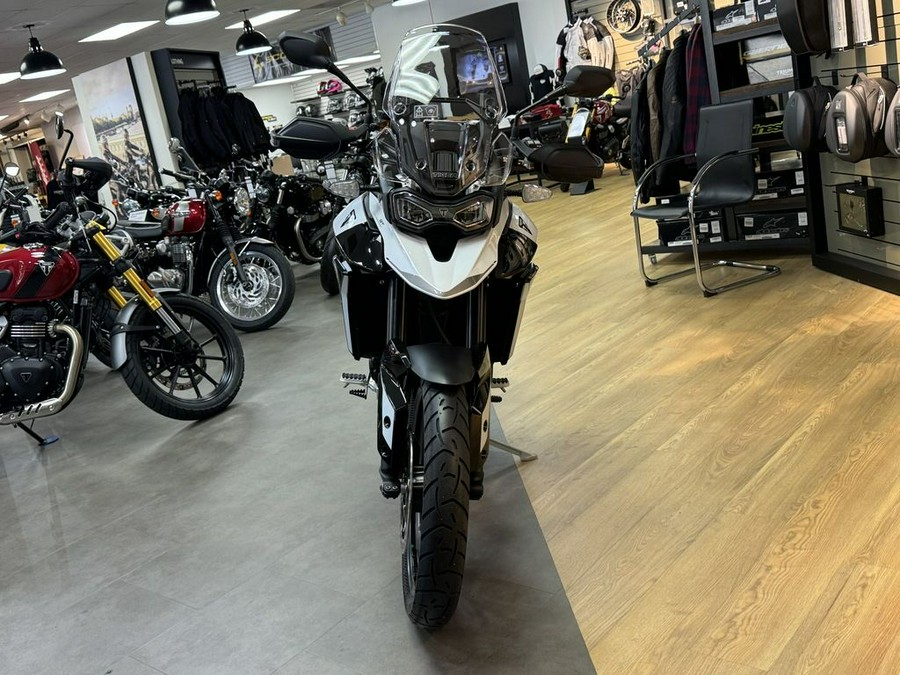 2024 Triumph Tiger 900 GT Snowdonia White / Sapphire Black