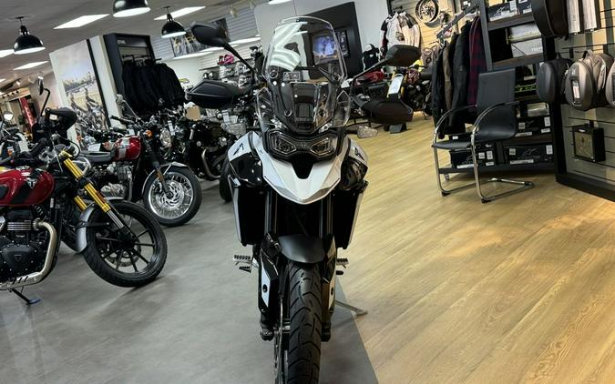 2024 Triumph Tiger 900 GT Snowdonia White / Sapphire Black