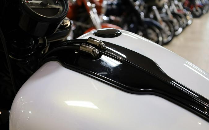 2017 Harley-Davidson® CVO™ Pro Street Breakout® White Gold Pearl & Starfire Black FXSE