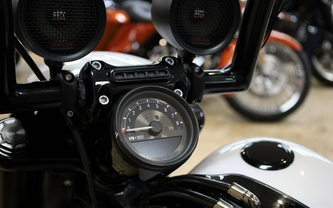 2017 Harley-Davidson® CVO™ Pro Street Breakout® White Gold Pearl & Starfire Black FXSE