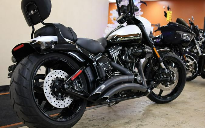 2017 Harley-Davidson® CVO™ Pro Street Breakout® White Gold Pearl & Starfire Black FXSE