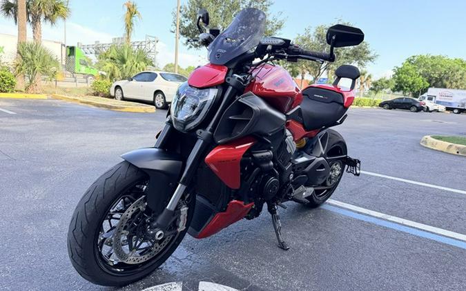 2024 Ducati Diavel V4 Red