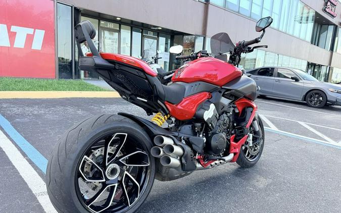 2024 Ducati Diavel V4 Red