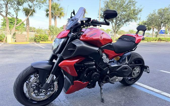 2024 Ducati Diavel V4 Red