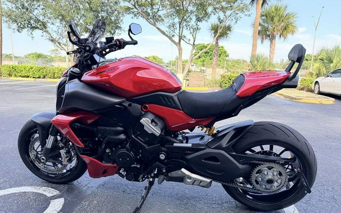 2024 Ducati Diavel V4 Red