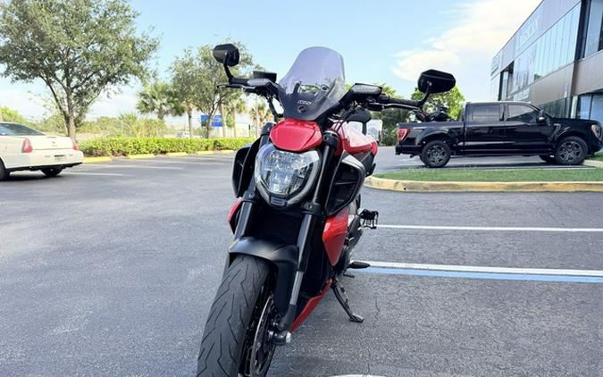 2024 Ducati Diavel V4 Red