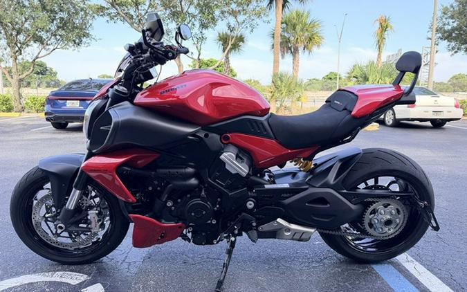 2024 Ducati Diavel V4 Red