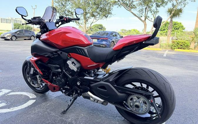2024 Ducati Diavel V4 Red