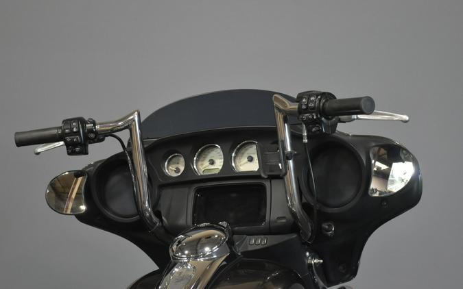 2021 Harley-Davidson Street Glide River Rock Gray