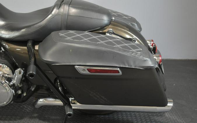 2021 Harley-Davidson Street Glide River Rock Gray