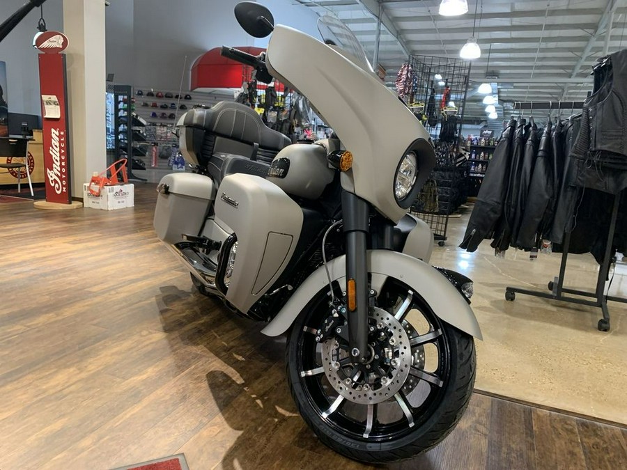 2022 Indian Motorcycle® Roadmaster® Dark Horse® Silver Quartz Smoke