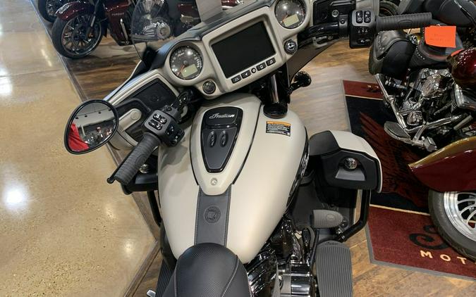 2022 Indian Motorcycle® Roadmaster® Dark Horse® Silver Quartz Smoke