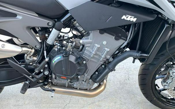 New 2024 KTM 790 DUKE