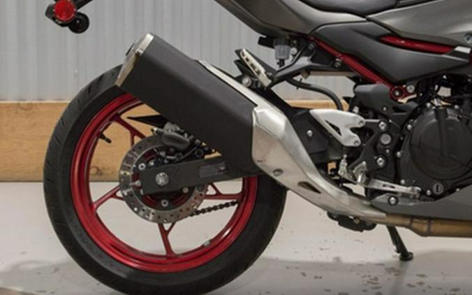 2025 Kawasaki Z500 SE ABS