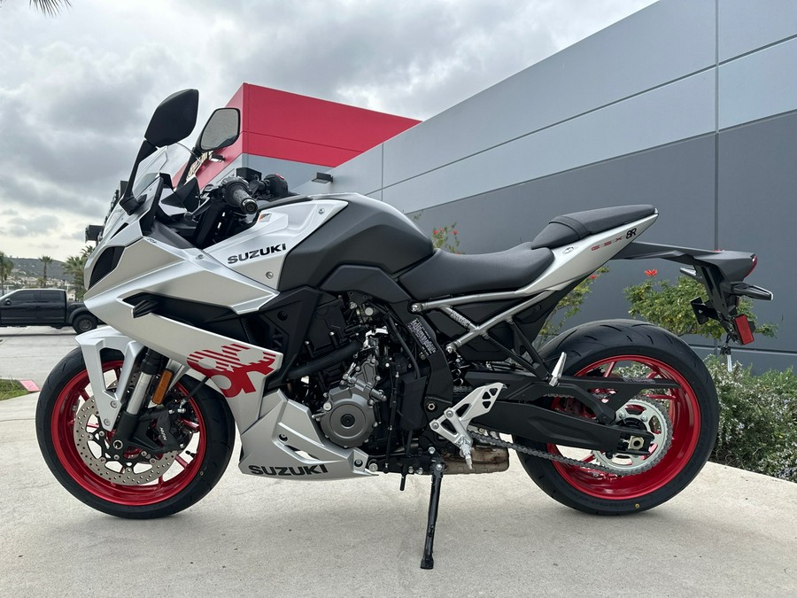 2024 SUZUKI GSX-8R