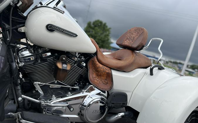 2019 Harley-Davidson® FLRT Freewheeler® Bonneville Salt Pearl 859136