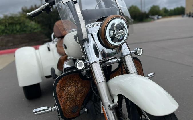 2019 Harley-Davidson® FLRT Freewheeler® Bonneville Salt Pearl 859136