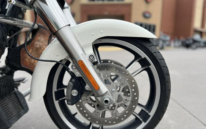 2019 Harley-Davidson® FLRT Freewheeler® Bonneville Salt Pearl 859136