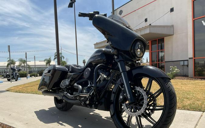 FLHXS 2019 Street Glide® Special