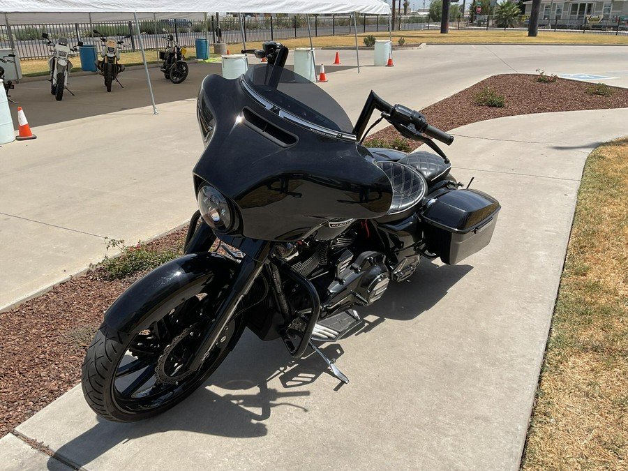 FLHXS 2019 Street Glide® Special