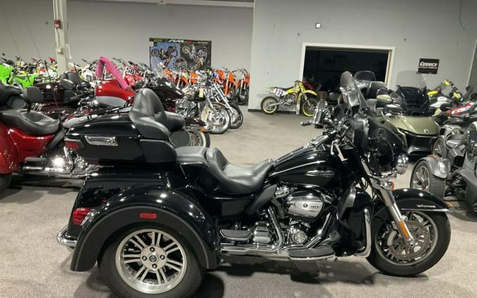 2017 Harley-Davidson Trike FLHTCUTG - Tri Glide Ultra