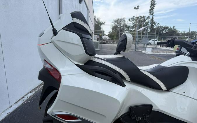 2017 Can-Am® Spyder® RT-S 6-Speed Semi-Automatic (SE6)