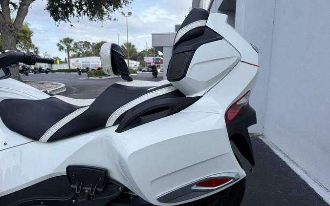 2017 Can-Am® Spyder® RT-S 6-Speed Semi-Automatic (SE6)